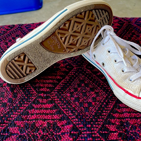 White Converse - Picture 2 of 3